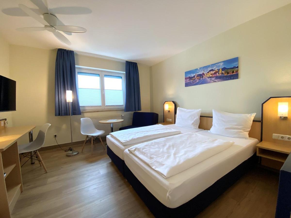 Hotel Am Wiesenweg L 24H Check-In Hausen  Exterior photo