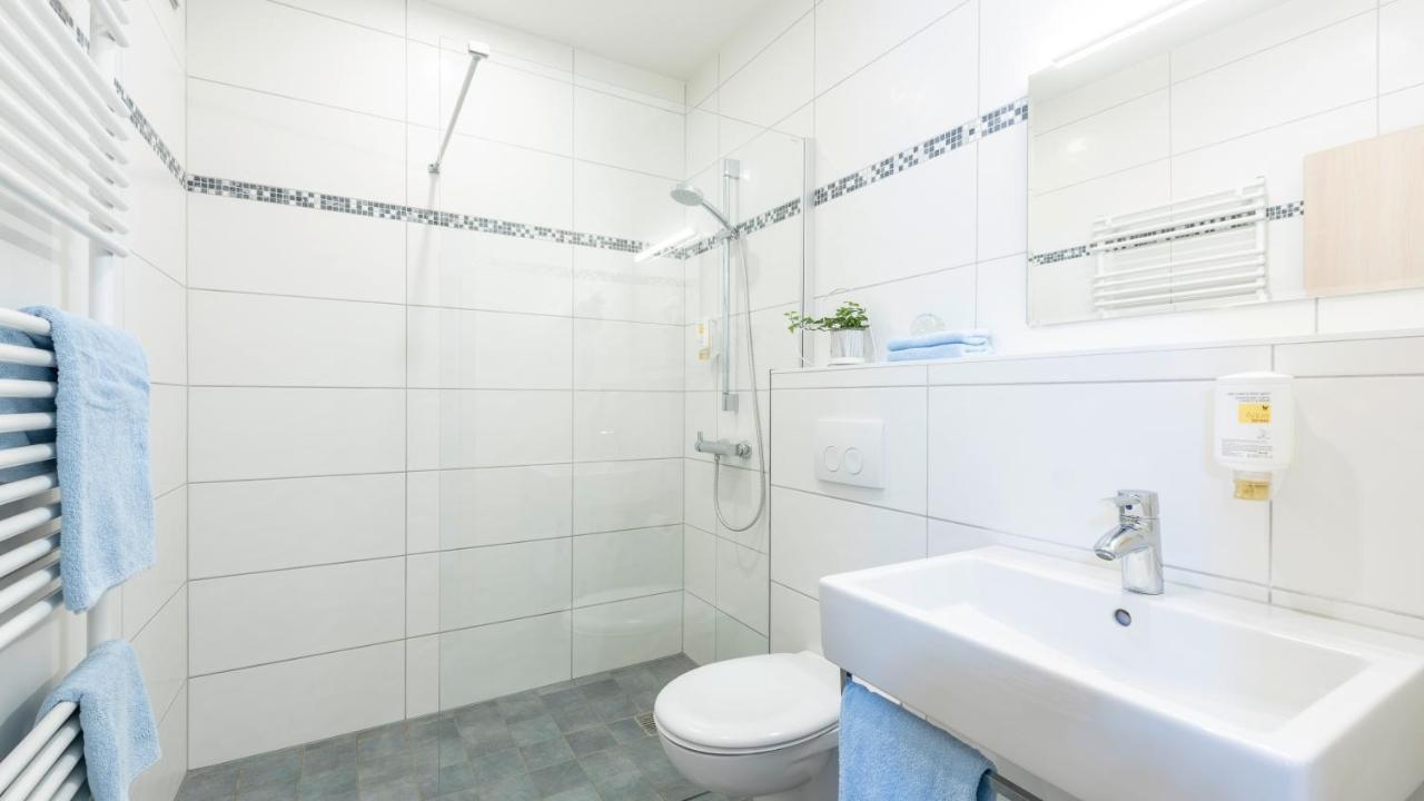Hotel Am Wiesenweg L 24H Check-In Hausen  Exterior photo