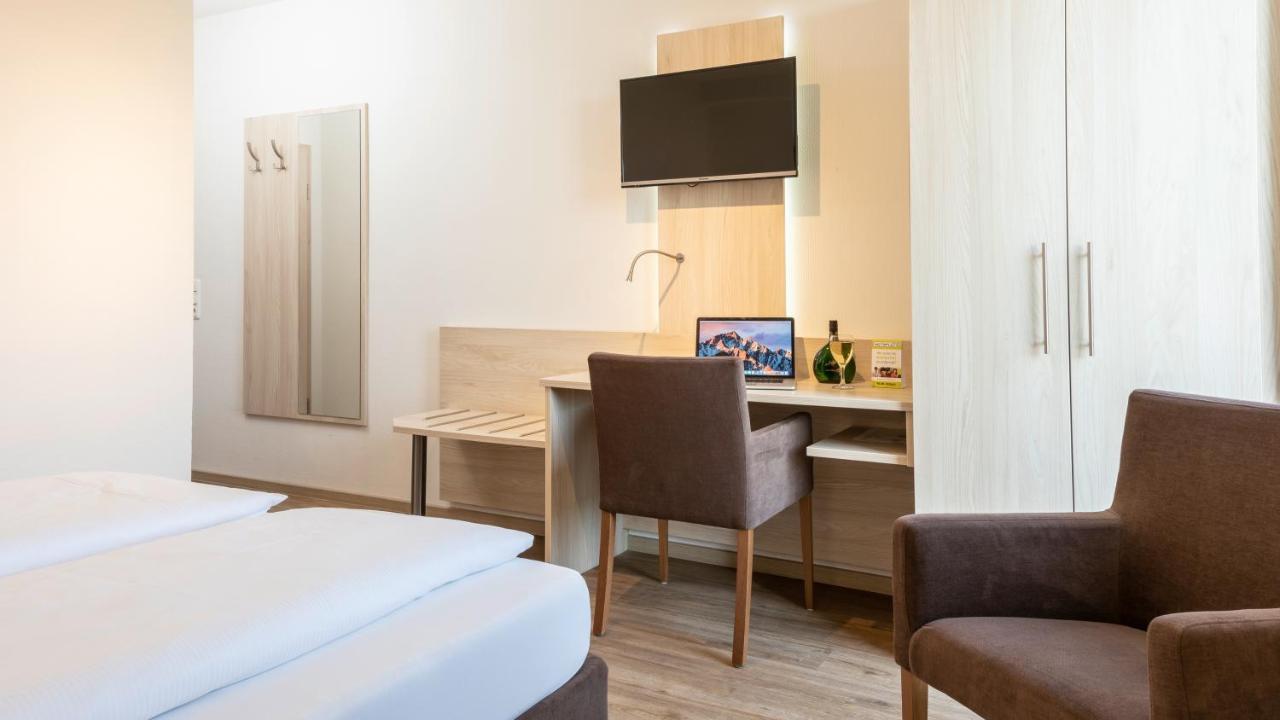 Hotel Am Wiesenweg L 24H Check-In Hausen  Exterior photo
