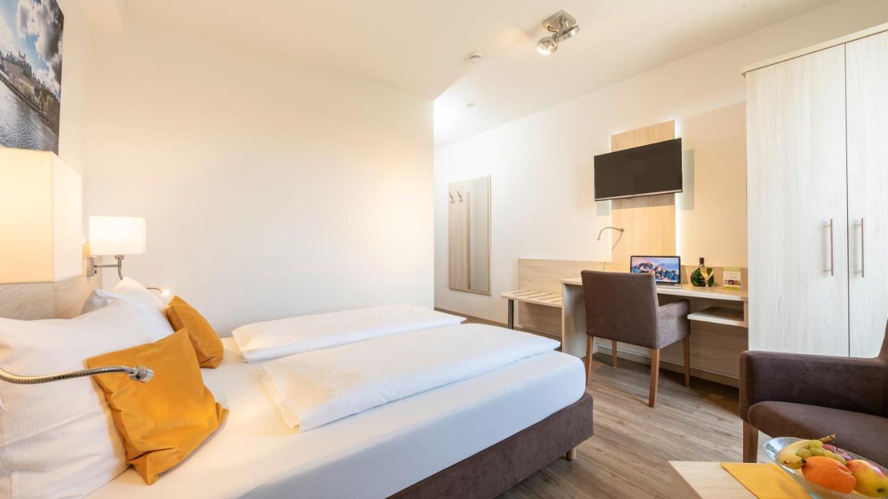 Hotel Am Wiesenweg L 24H Check-In Hausen  Exterior photo