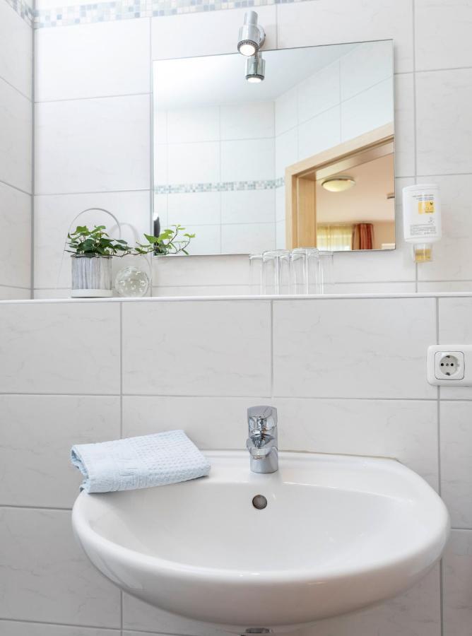 Hotel Am Wiesenweg L 24H Check-In Hausen  Exterior photo
